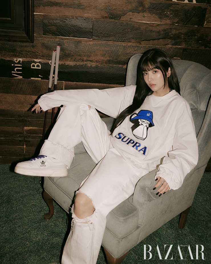 비에이와이씨 우븐 오버핏 피스테 톱은 14만9천원, 베이더 엑스 스니커즈는 19만9천원 Supra.