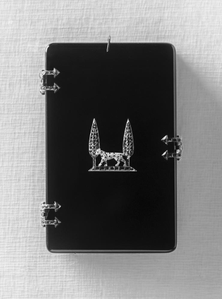 1917년에 루이 까르띠에게 쟌느 투상에게 선물로 준 담배 케이스. Cartier Archives © Cartier