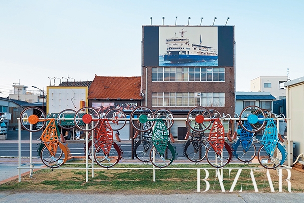 오자와 아쓰시(Atsushi Ozawa), ‘종점 앞으로’, 2016, Photo: Yasushi Ichikawa