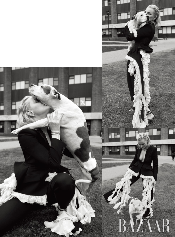 기네비어 밴시너스(GUINEVERE VAN SEENUS)가 입은 재킷, 팬츠, 슈즈는 모두 ALEXANDER McQUEEN. 귀고리, 목걸이, 팔찌는 모두 BVLGARI. TRESEMM′E 드라이 텍스처 피니싱 스프레이($4.99).
