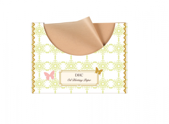 DHC 천연 마섬유 소재의 오일 컨트롤 페이퍼. 대형 사이즈라서 한 장으로 얼굴 전체의 피지를 제거할 수 있다.