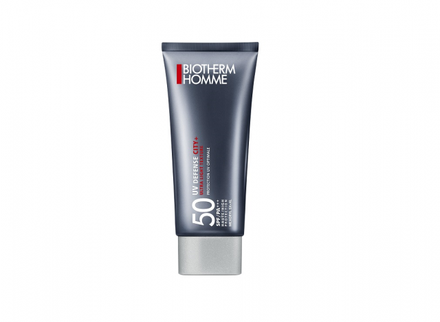 Biotherm Homme UV 디펜스 시티 자외선 차단제. 백탁현상과 끈적임이 없으며 특허 성분이 UVA와 UVB 모두 차단한다.