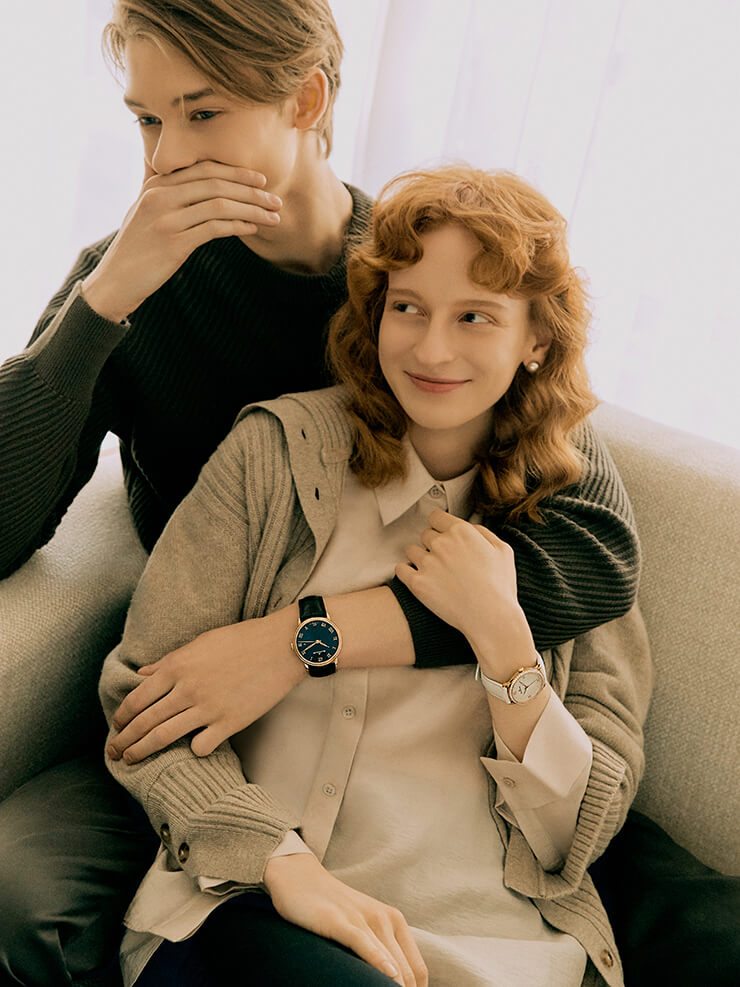 (왼쪽부터) [빌레레 울트라 슬림] 40mm 레드 골드 케이스와 미드나잇 블루 다이얼로 구성된 워치 . 블루 다이얼 위에는 레드 골드 소재의 로마숫자 아플리케 아워 마커와 매치되는 가느다란 레드 골드 바늘을 적용했다. 2천2백만원대 . [블랑팡 우먼 울트라 슬림] 레드 골드 소재의 케이스에 화이트 앨리게이터 스트랩을 매치해 클래식함을 강조하였다. 특히 베젤과 인덱스에 다이아몬드를 세팅해 화려함을 더했으며 가벼운 무게와 얇은 두께가 인상적인 워치 . 3천만원대, 모두 블랑팡.