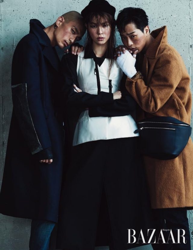 의외의 레이어드로 롱 코트 스타일링에 변화를 줄 것. (왼쪽부터) 데님 패치 디테일의 울 코트는 Prada, 데님 팬츠는 Louis Vuitton 제품. 블랙 롱 코트는 Lanvin, 지퍼 디테일의 화이트 베스트는 4백56만5천원으로 Louis Vuitton, 벨벳 모자는 40만원대로 Prada 제품. 캐멀 코트는 Ports 1961, 데님 팬츠는 Tod’s, 허리에 둘러 힙색처럼 연출한 가방은 Hermès 제품.