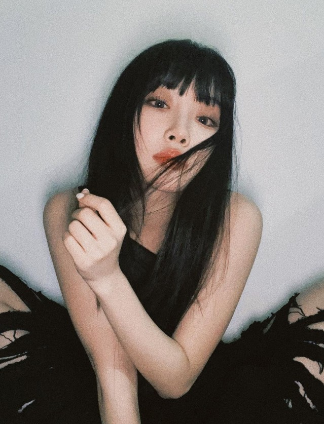사진 / 청하 인스타그램(@morechunghaplz)