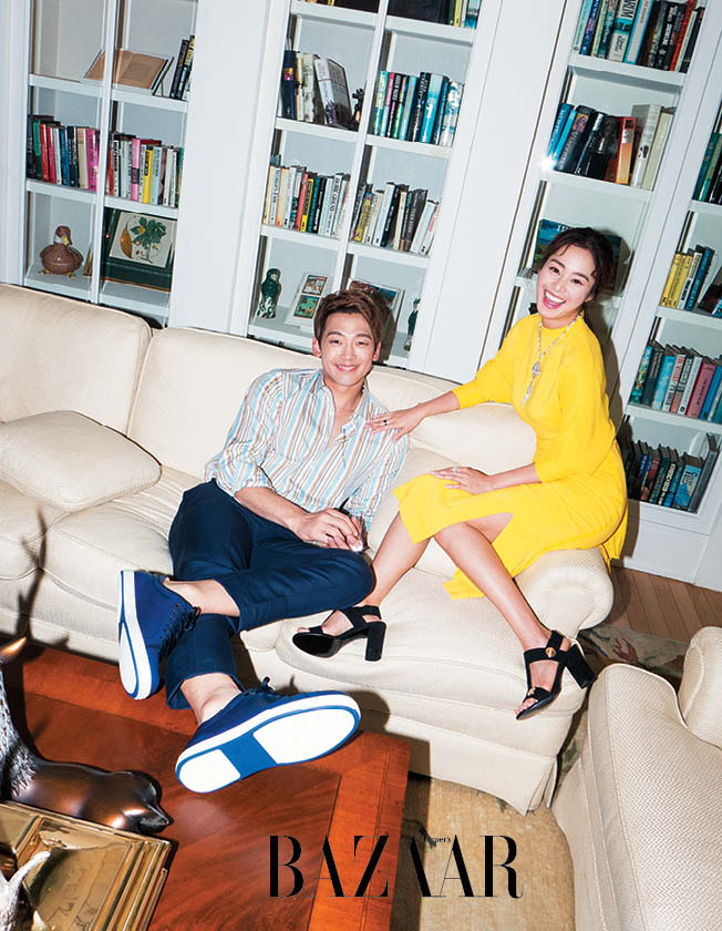 정지훈이 입은 스트라이프 셔츠는 가격 미정, 팬츠는 가격 미정, 스니커즈는 70만원대로 모두 Salvatore Ferragamo, 왼손 검지에 착용한 ‘비제로원 디자인 레전드 켈력션’의 반지, ‘비제로원 컬렉션’ 팔찌는 모두 Bulgari 제품. 김태희가 입은 슬릿 디테일의 드레스는 가격 미정, T 스트랩 스웨이드 힐은 80만원대로 모두 Salvatore Ferragamo, 화려한 다이아몬드 세팅의 ‘지아르디니 이탈리아니 컬렉션’ 목걸이, 오른손 중지에 착용한 다이아몬드 반지와 왼손 검지에 착용한 반지는 ‘디바스 드림 컬렉션’으로 모두 Bulgari 제품.