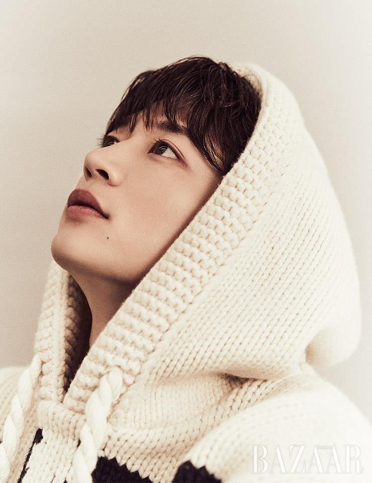 니트 후디는 Jw Anderson.