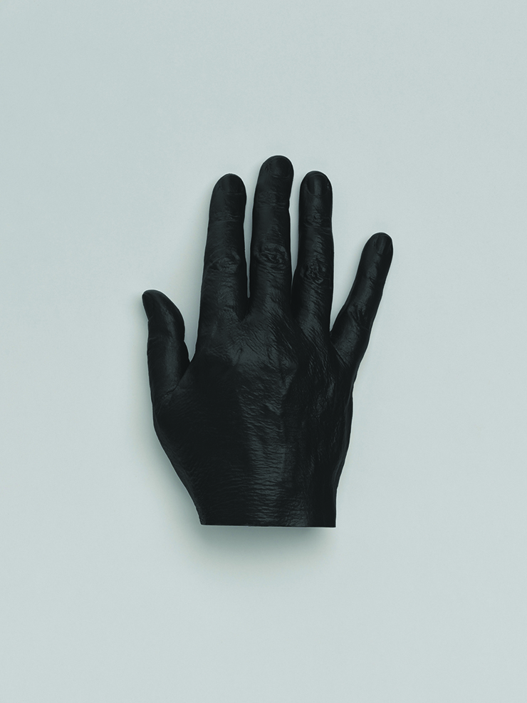 Katharina Fritsch, <Hand>, 2020, Plaster and acrylic paint, 4.8x11.8x17.5cm. © the artist / DACS. Photo © Ivo Faber. Courtesy White Cube