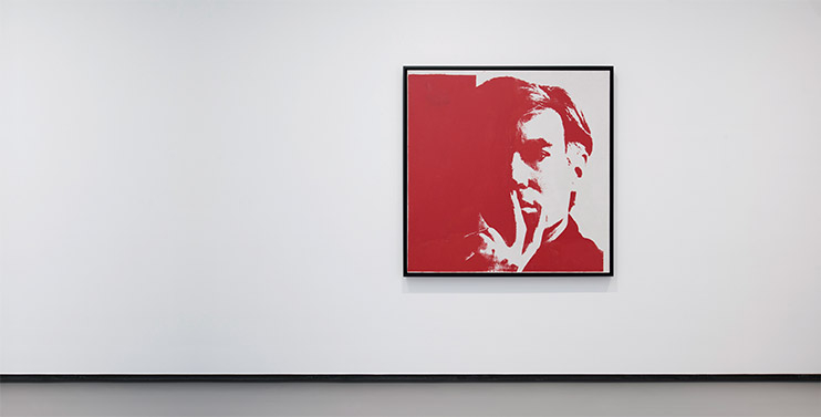 <Self-Portrait>, 1967. © The Andy Warhol Foundation for Visual Arts, Inc. / Licensed by Adagp, Paris 2021. Courtesy of Fondation Louis Vuitton. Photo credits: © Primae / Louis Bourjac.