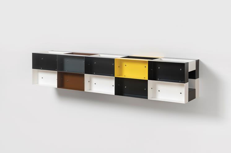  Donald Judd, <Untitled>, 1985, 채색 알루미늄, 30x150x30cm. photo: 안천호. © Thaddaeus Ropac gallery, London · Paris · Salzburg · Seoul Donald Judd Art © Judd Foundation/Artists Rights Society (ARS), New York