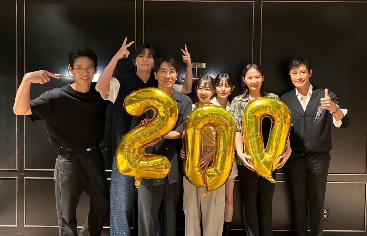 영화 <콘크리트 유토피아> 200만 관객 돌파 축