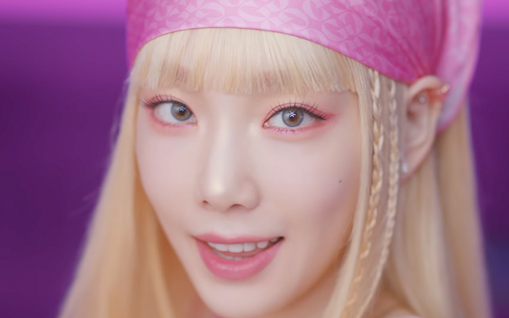 태연 WEEKEND M/V