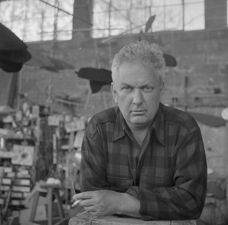 Calder with Armada (1946), Roxbury studio, 1947. Photograph by Herbert Matter. © 2023 Calder Foundation, New York / Artists Rights Society (ARS), New York / SACK, Seoul