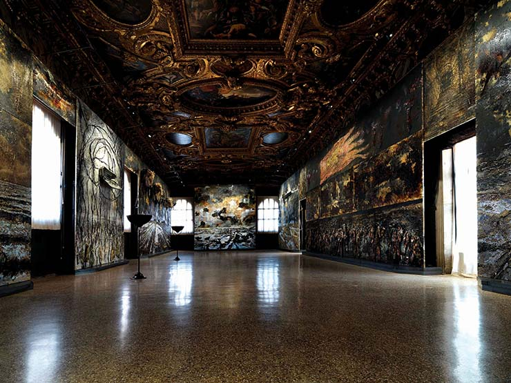 Anselm Kiefer, «Questi scritti, quando verranno bruciati, daranno finalmente un po’ di luce (Andrea Emo)», 2022, Installation view. ⓒ Anselm Kiefer Photo ⓒ Georges Poncet Courtesy Gagosian and Fondazione Musei Civici Venezia