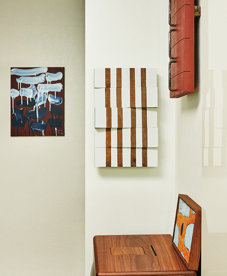 (왼쪽부터) 이건용, <The Method of Drawing>, 2012. 키시오 스가(菅木志雄), <連?同起>, 2013. 키시오 스가, <止間>, 2005. 김기린, <무제>, 1969. 