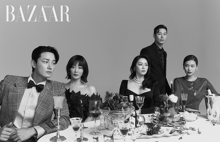 (왼쪽부터) 이현욱이 입은 재킷, 셔츠는 Gucci. 보타이는 스타일리스트 소장품. 김희선이 입은 드레스는 Pink Kong. 귀고리는 Stephen Webster. 차지연이 입은 드레스는 Alex Perry by Soyoo Bridal. 귀고리는 X te. 목걸이, 반지는 Tani by Minetani. 박훈이 입은 재킷은 Saint Laurent. 셔츠는 Ann Demeulemeester. 정유진이 입은 드레스, 귀고리, 반지는 모두 Bottega Veneta.