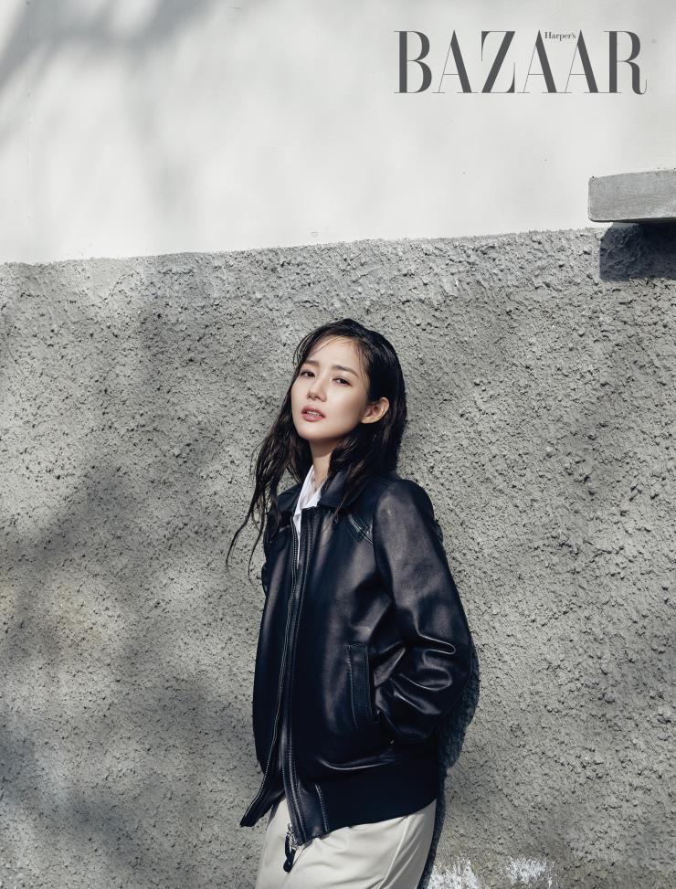  재킷, 셔츠, 팬츠는 모두 Tod’s. 