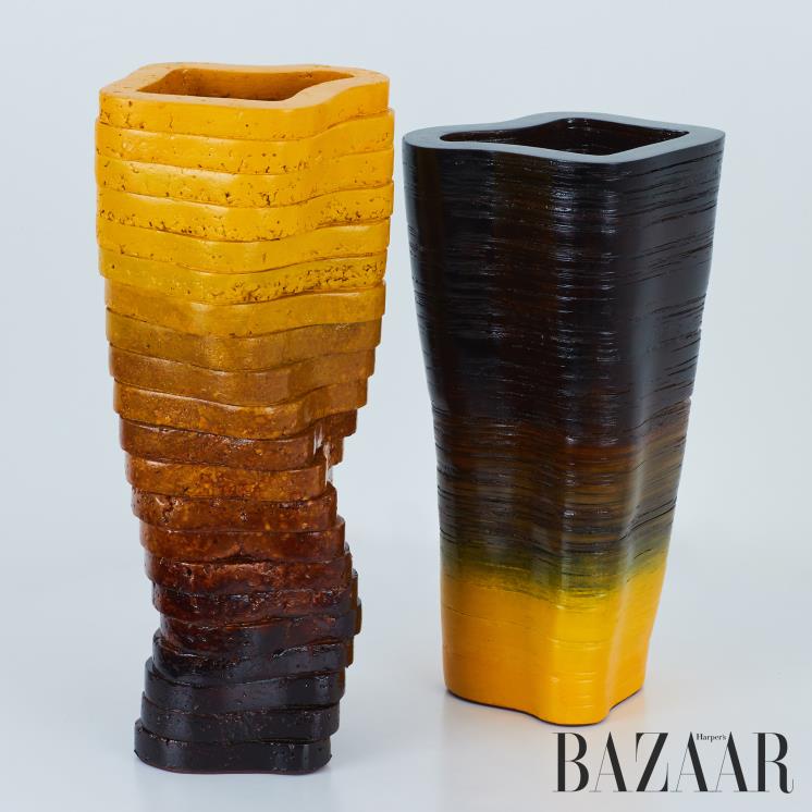 위켄드랩 스튜디오가 잡지와 쇼핑백으로 만든 화병.