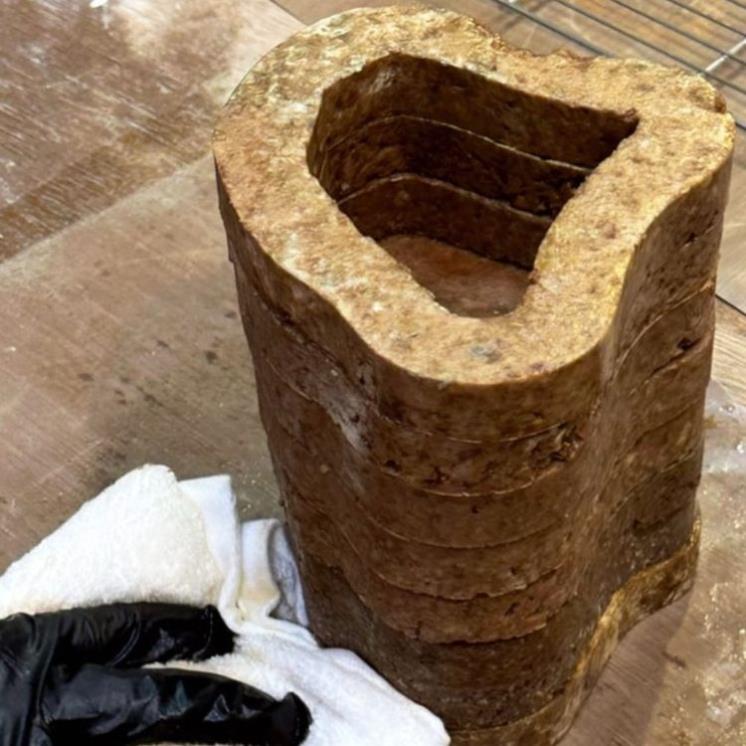 종이에 옻칠을 더해 썩지 않고 단단하다.