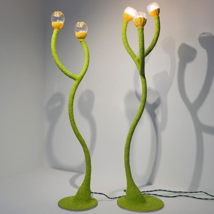 이모르뗄 꽃 모양을 형상화한 조명.