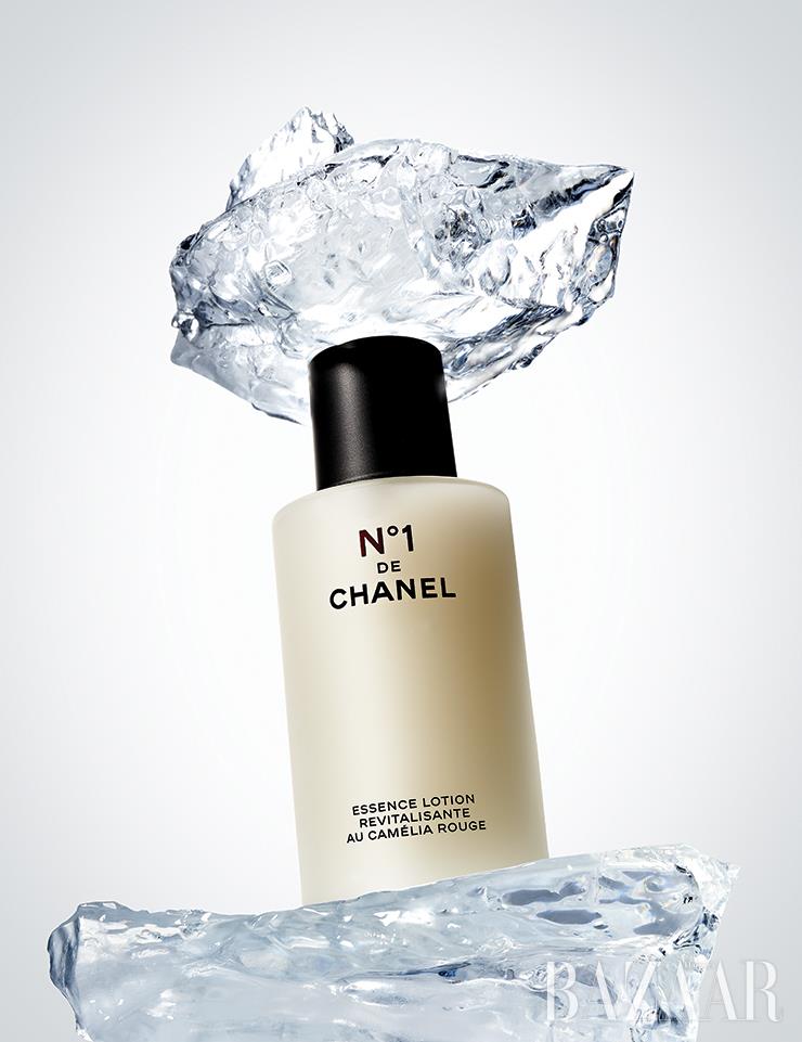 Chanel N°1 DE CHANEL 레드 까멜리아 에센스 로씨옹 100ml 12만9천원.