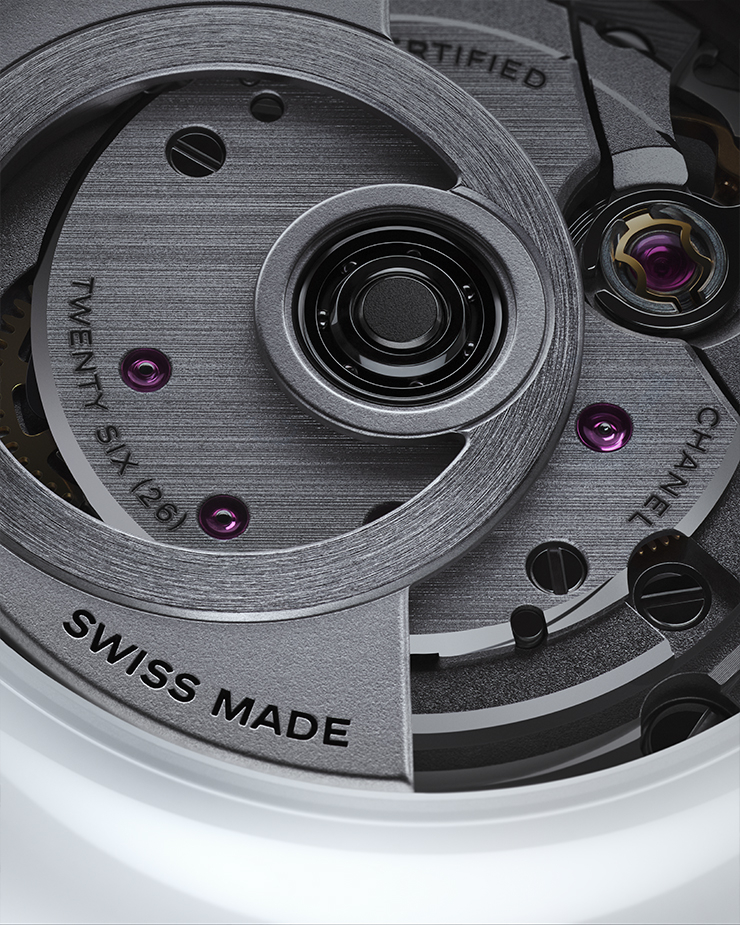 J12 칼리버 12.2 워치의 사파이어 크리스털 케이스백. 