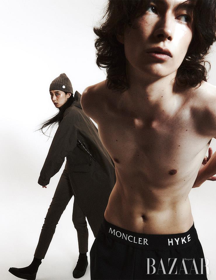 (왼쪽부터) 비니, 레인코트, 레깅스 팬츠는 모두 4 Moncler Hyke. 삭스 부츠는 Moncler Collection. 팬츠는 4 Moncler Hyke.