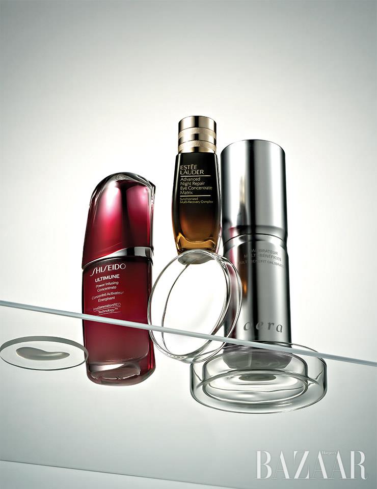 (왼쪽부터) Shiseido 얼티뮨 파워 인퓨징 컨센트레이트 III 75ml 17만5천원대. Estēe Lauder 어드밴스드 나이트 리페어 아이 컨센트레이트 매트릭스 10만5천원대. Oera 멀티-베네핏 캘리브레이터 37만5천원.