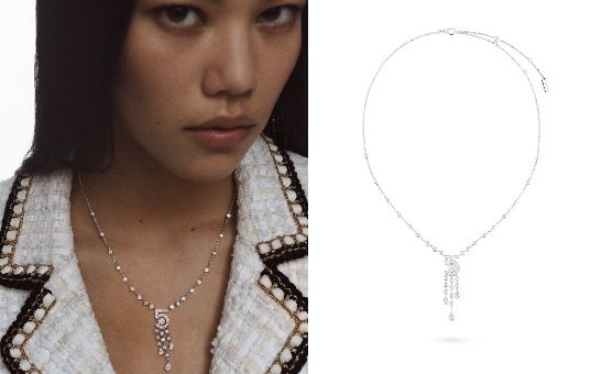 CHANEL FINE JEWELRY 18K 화이트 골드, 49개의 1.96캐럿 라운드컷 다이아몬드, 1개의 0.41캐럿의 라운드컷 다이아몬드, 1개의 0.4 캐럿 페어컷 다이아몬드로 이뤄진 이터널 N°5 네크리스.
