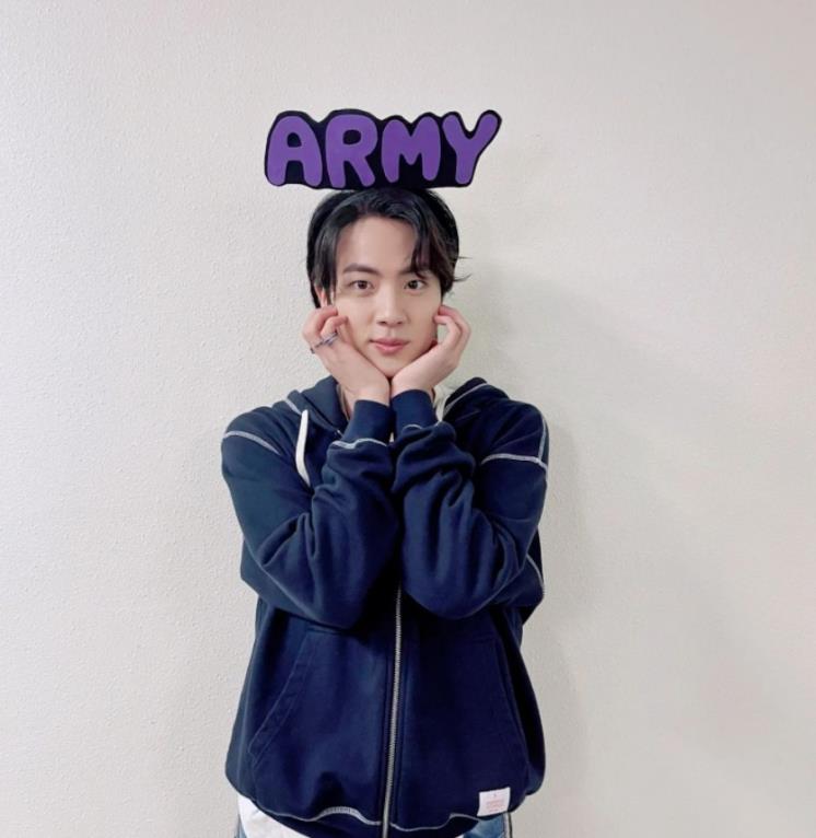 사진 / 진 인스타그램 @jin