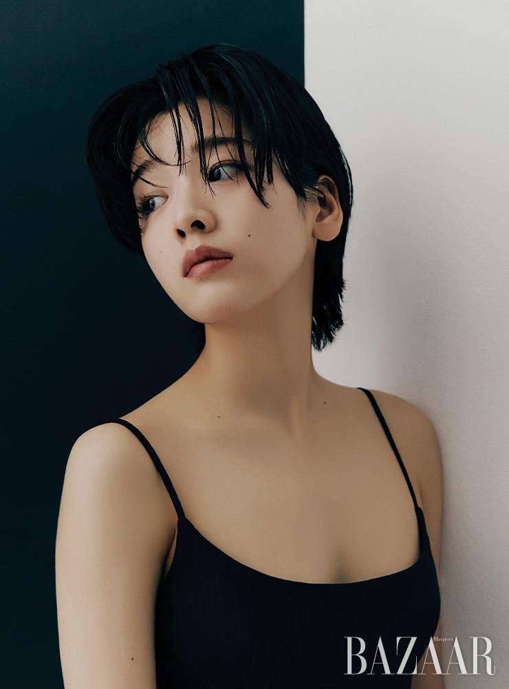 스트라이프 슬리브리스 원피스는 Alexander Wang.