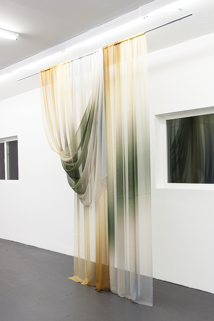 Justin Morin, <How to Drape a Hyriopsis Cumingi>, 2019, Chromed steel and printed silk, 270x300cm.