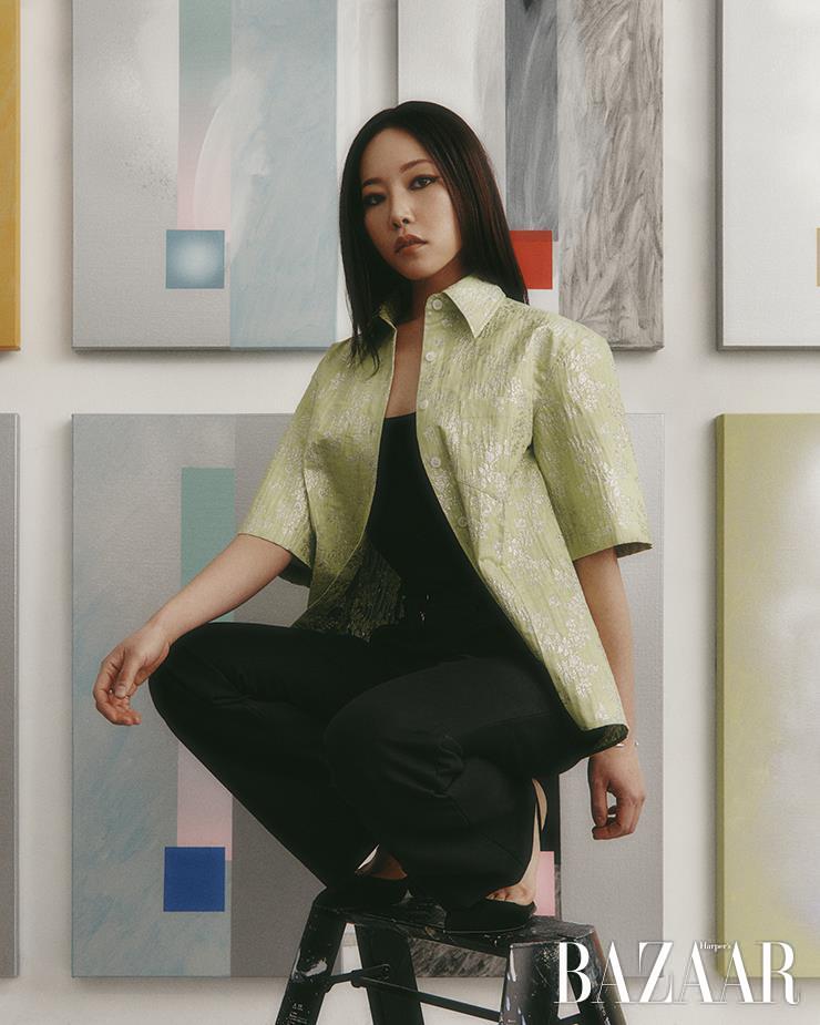 재킷, 팬츠는 Jaden Cho.