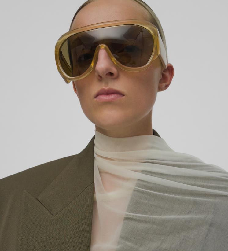 PHOEBE PHILO BOMBE OVERSIZE FRAME SUNGLASSES in caramel acetate. 540 파운드