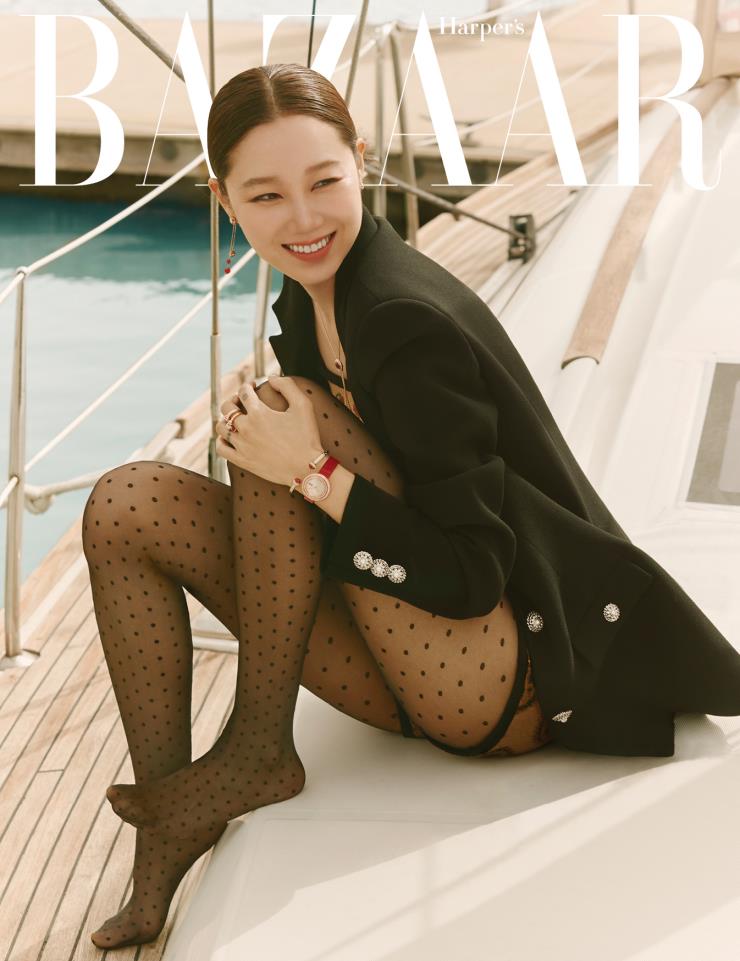 하퍼스 바자 6월호
