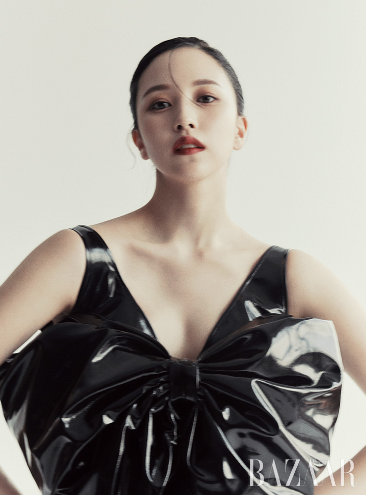 에나멜 드레스는 Bridal Kong.
