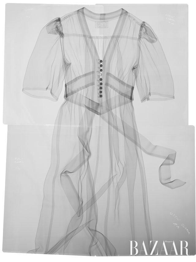 줄리 마이어슨의 이야기 속 실제 오시 클라크 드레스