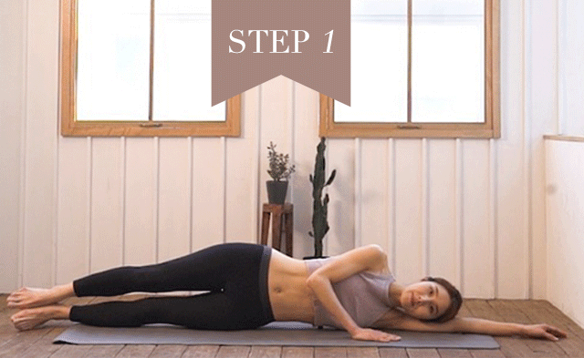 크롭트 톱은 리복. 팬츠는 나이키.