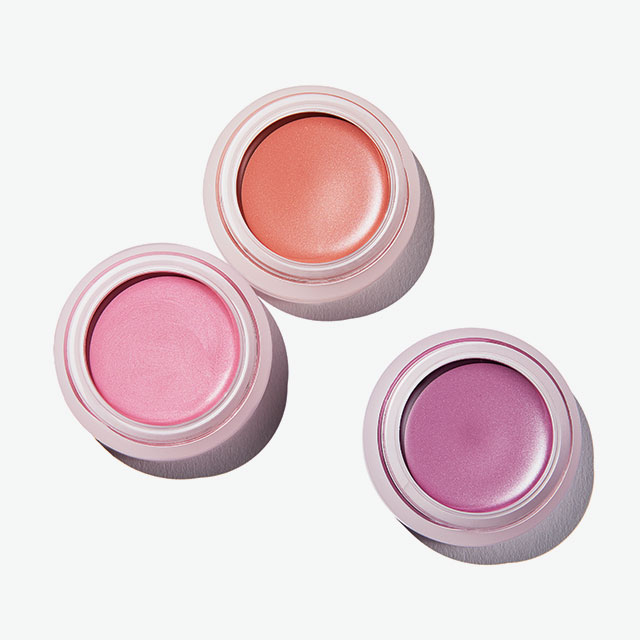 Shiseido 페이퍼라이트 크림  아이 컬러  (위부터) VI304, OR707, PK201 각 3만원대.