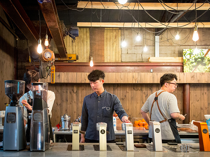 디자이너 시몬 레갈의 테라 테이블. 노만 코펜하겐 by 인터로그(02-6049-4268)